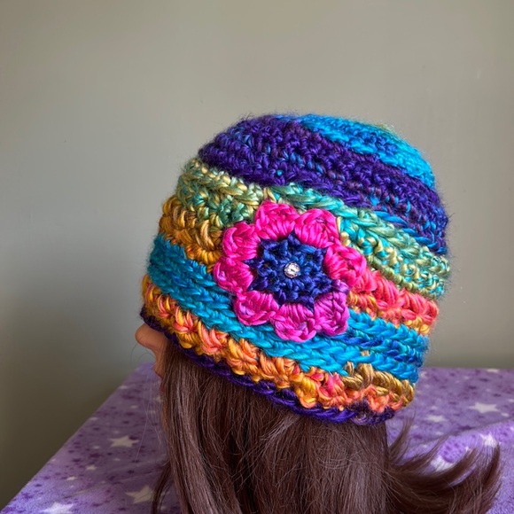 crochet hats Accessories - Crochet satin flower beanie medium new